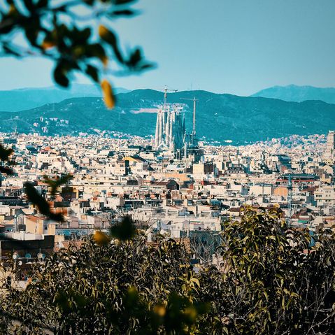 Stadtansicht von Barcelona fotografiert von einem Berg