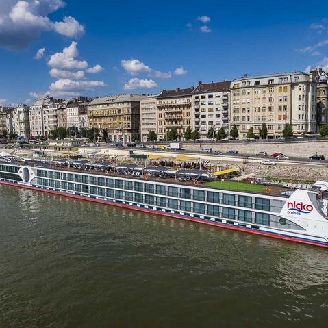 Nicko_Cruises.jpg Ein Boot aus der Flotte von Nicko Cruises